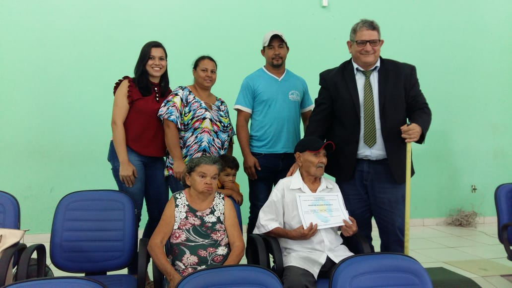 Câmara de Vereadores entrega Moção de Aplauso ao senhor Francisco de Souza Lima